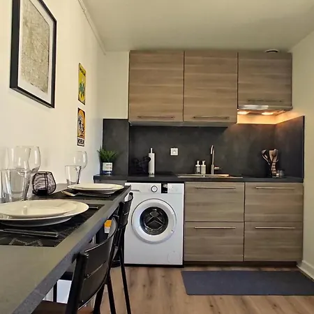 Nouveau* Vintage Mecanic* Wifi*netflix*confort アパート